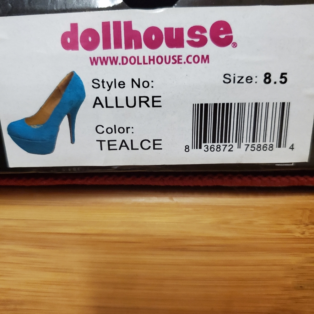 Heels - Picture 4 of 4